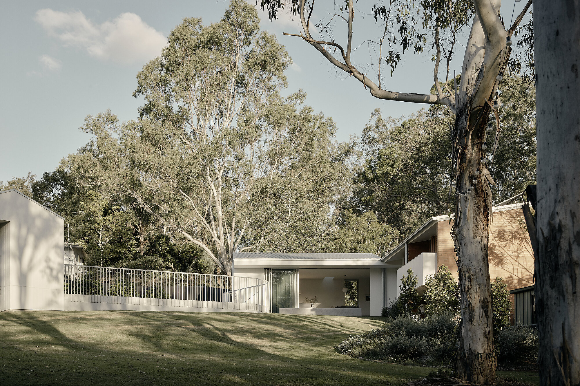 Interior photograph of Pinjarra Hills House by David Chatfield